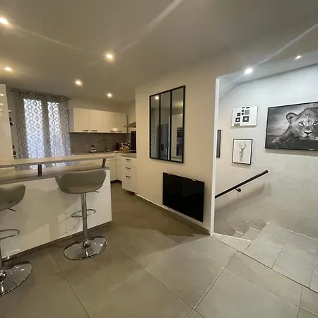 アパート Maison De 75 M² + Garage Prive *