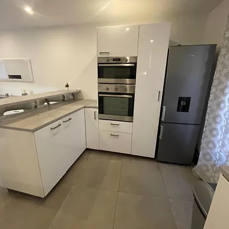 Maison De 75 M² + Garage Prive