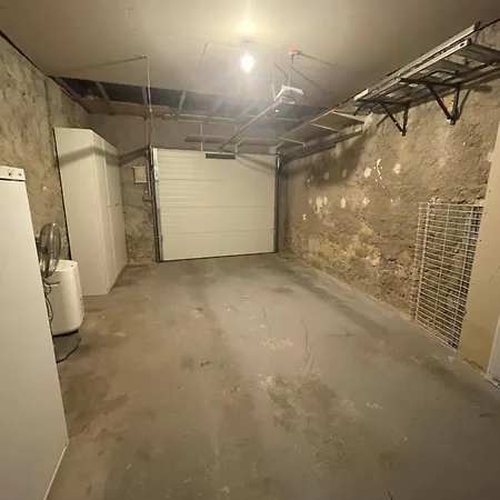 アパート Maison De 75 M² + Garage Prive フロンティニャン