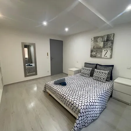 アパート Maison De 75 M² + Garage Prive