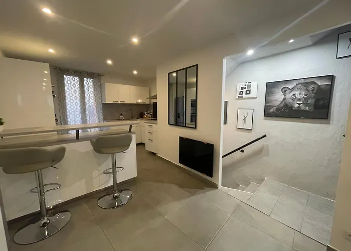 アパート Maison De 75 M² + Garage Prive *