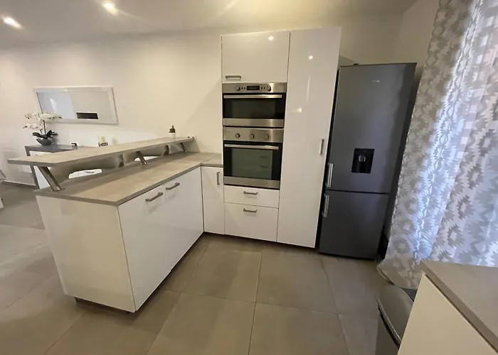 Maison De 75 M² + Garage Prive