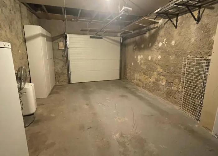 アパート Maison De 75 M² + Garage Prive フロンティニャン