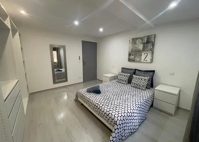 アパート Maison De 75 M² + Garage Prive